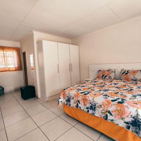 La Fiance Village Polokwane Bagian luar foto